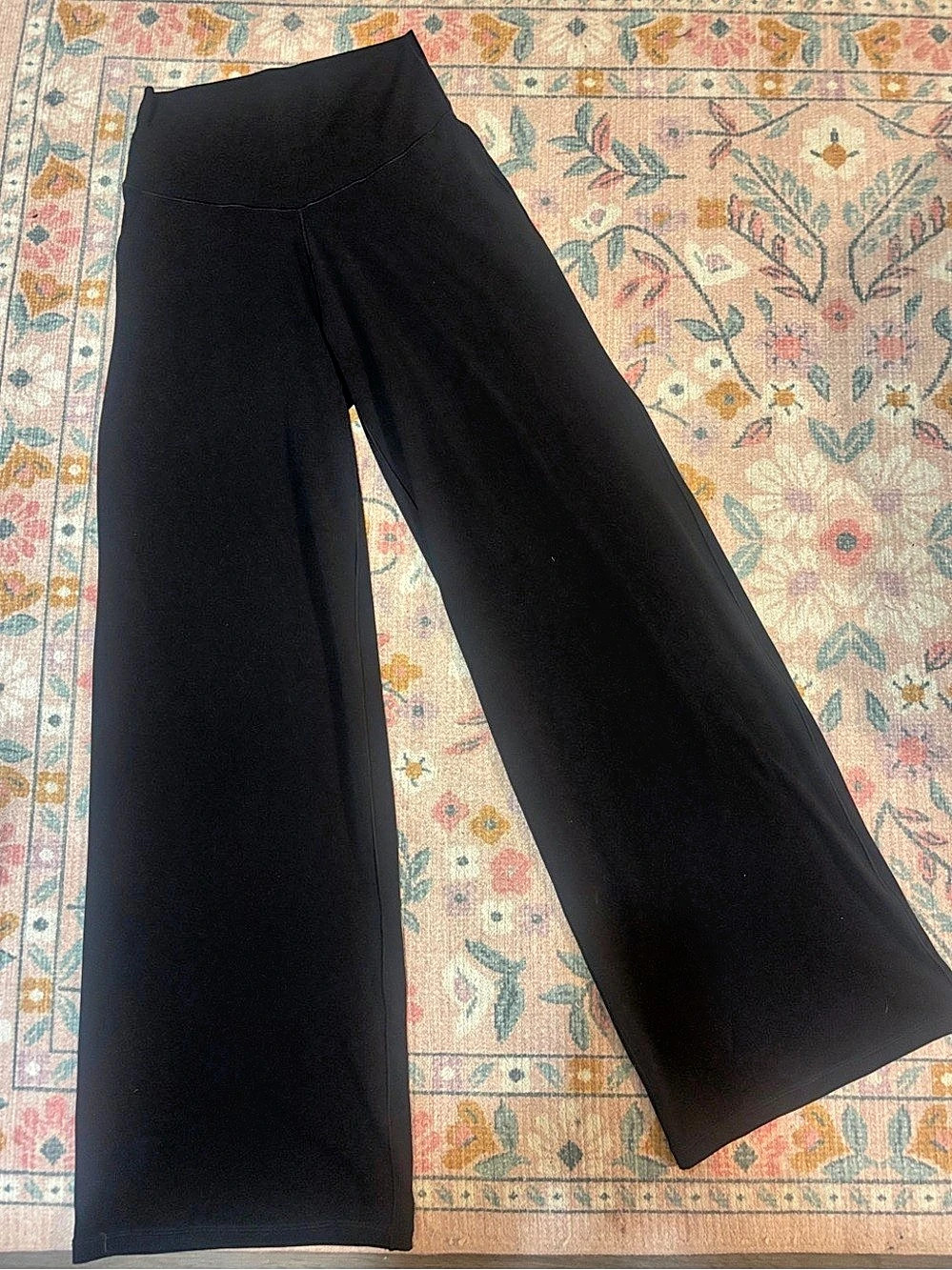 Offline by Aerie Real Me XTRA High Waisted Wide Leg pants in black- size M